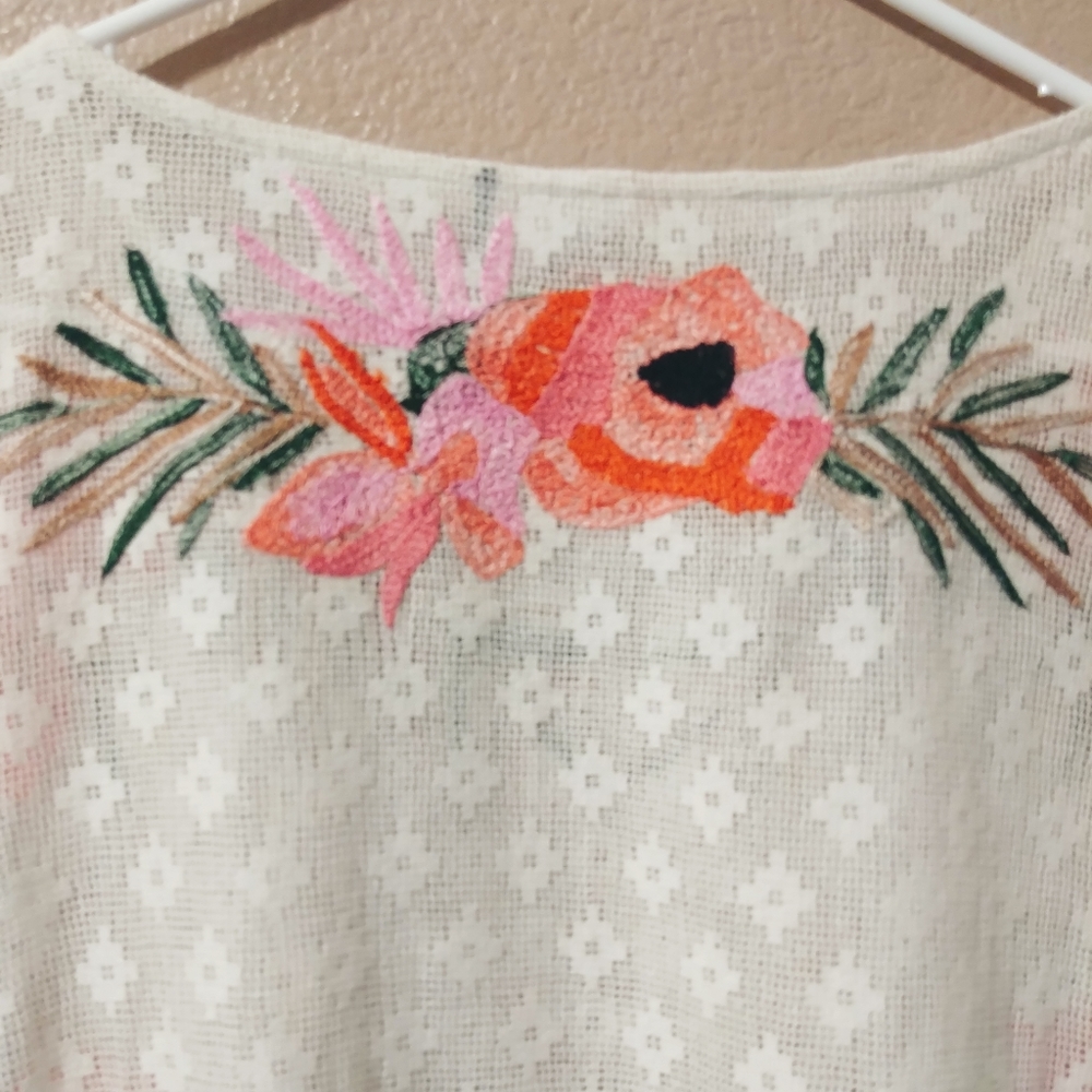 Akemi + Kim Augustine Floral Stitched Poncho M - Picture 5 of 7